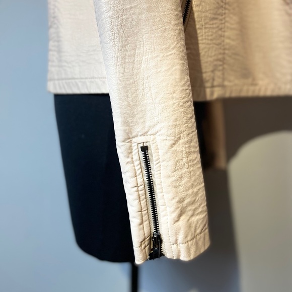 🎉HP🎉🖤Cupcakes and Cashmere faux leather Motto Jacket - Picture 4 of 6